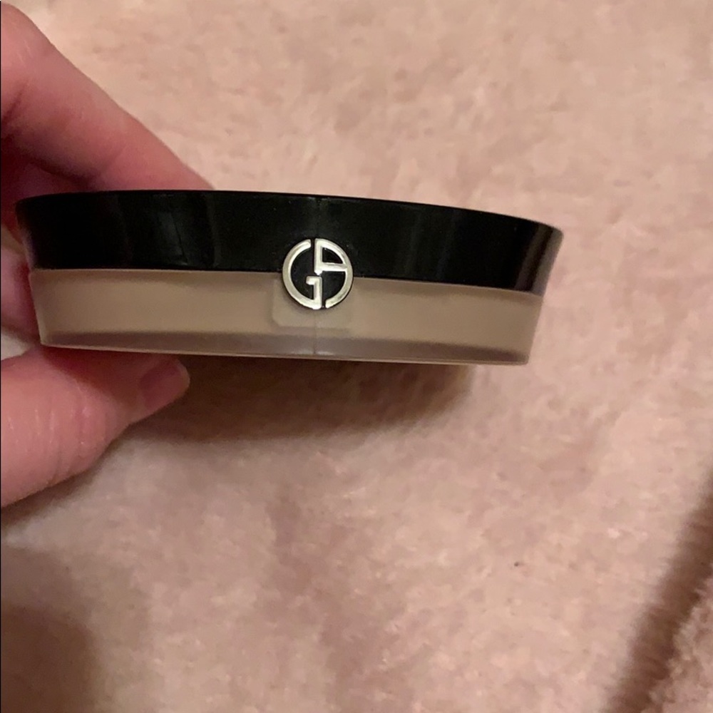Giorgio Armani luminous silk compact